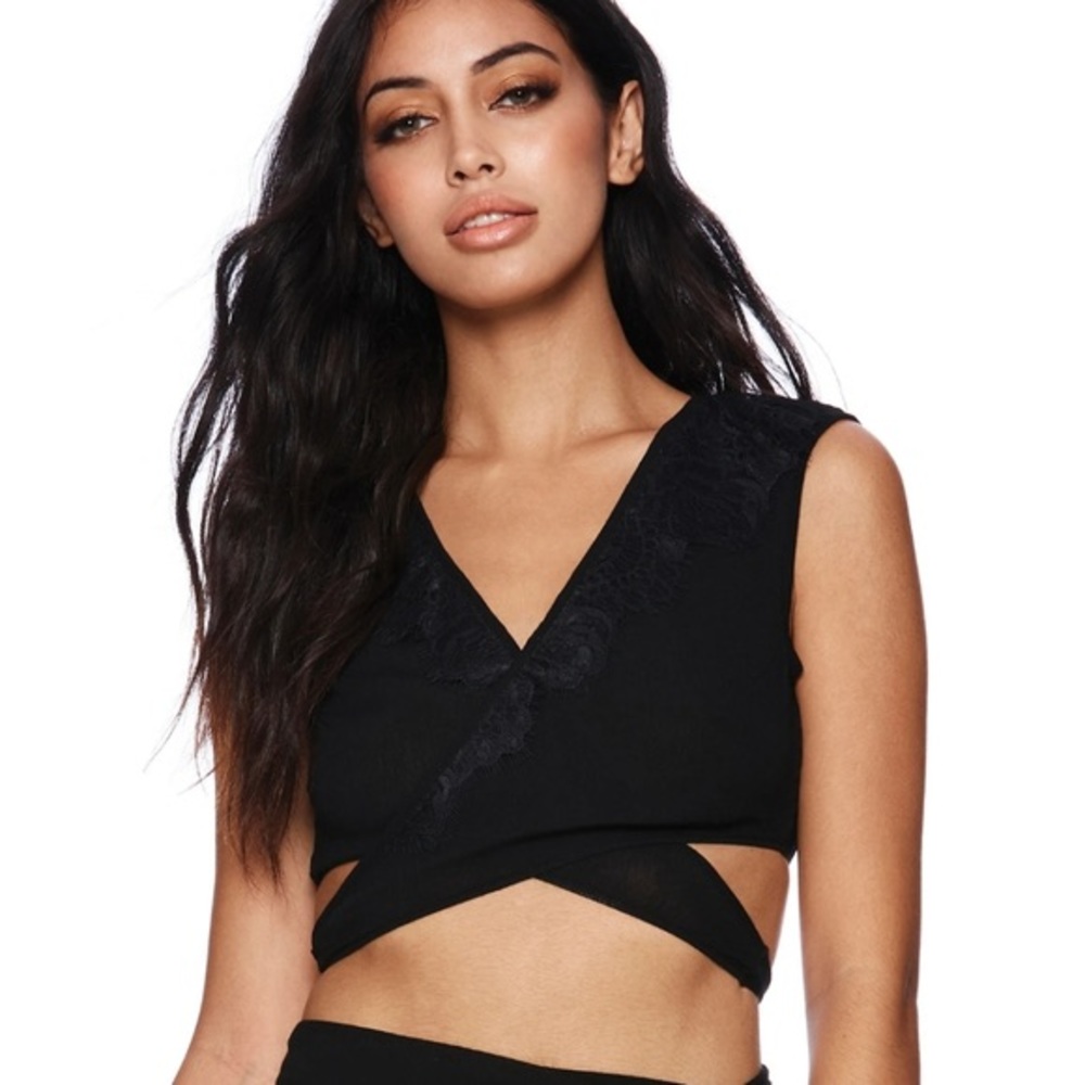 Beach bunny Farrah crop top NWT size M and XS